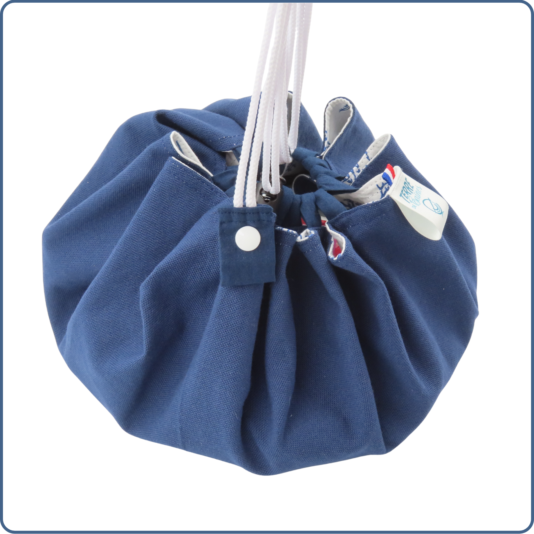 Baluchon en tissu réutilisable, confectionné à la main par Terre de Baïnes.