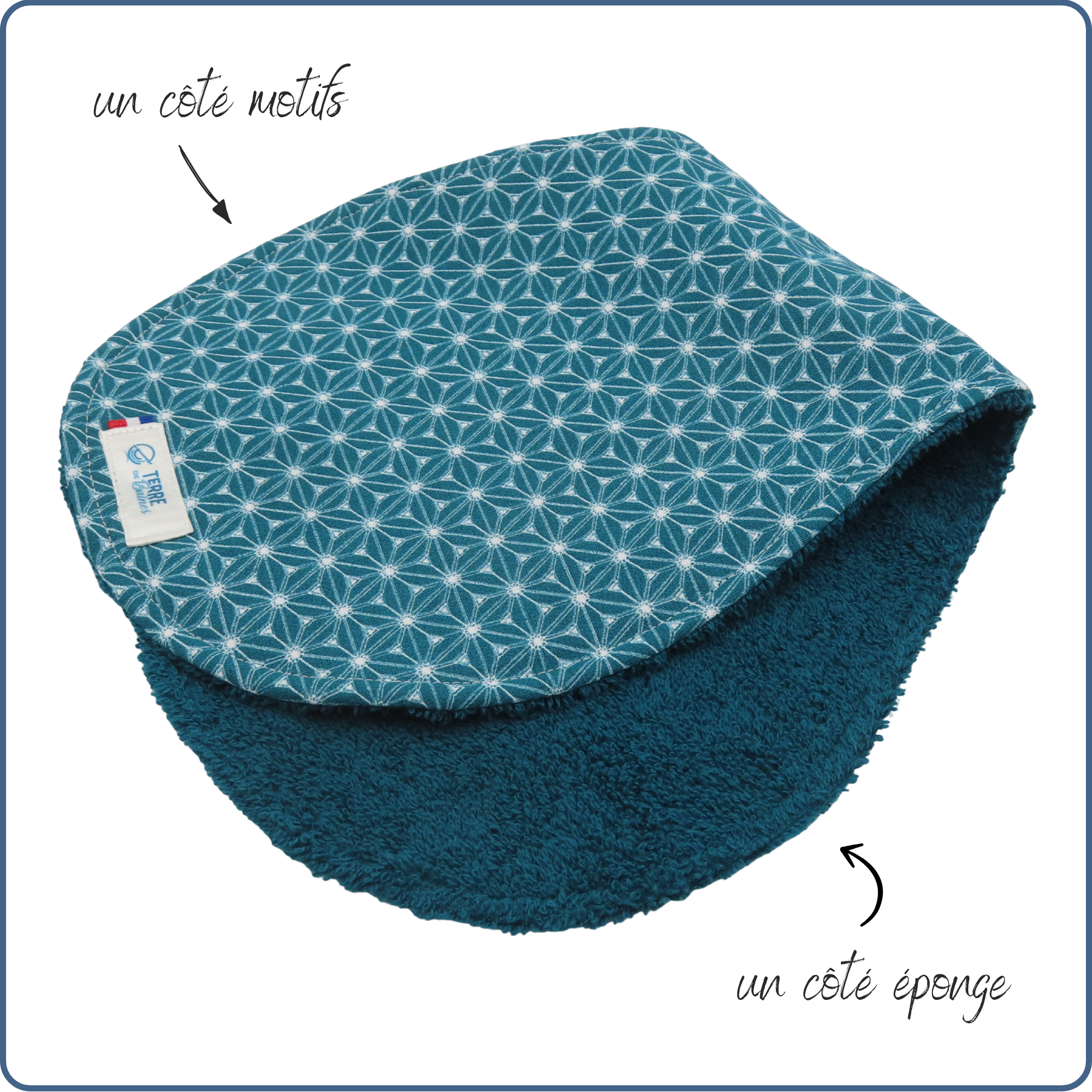 bavoir protège épaule, absorbant, incurvé, motifs géométriques verts, écologique, économique, fait main par Terre de Baïnes