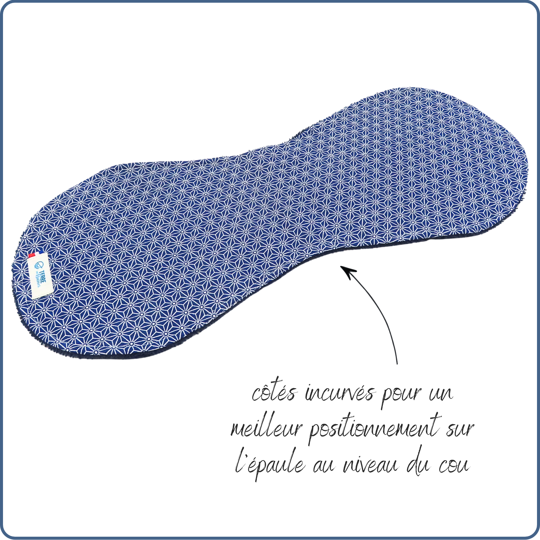 bavoir protège épaule, absorbant, incurvé, motifs géométriques bleus, écologique, économique, fait main par Terre de Baïnes