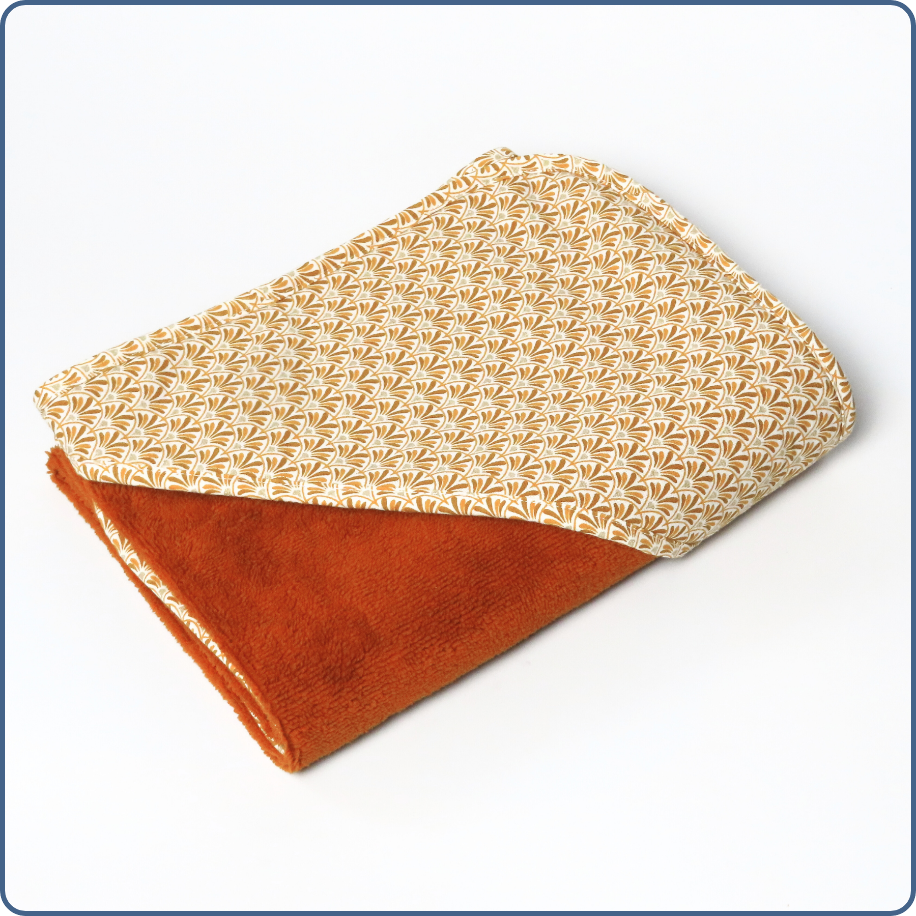 Cape de bain bébé, éponge bambou bio très douce, couleur toffee, taille 0-4 ans, cousue main par Terre de Baïnes.