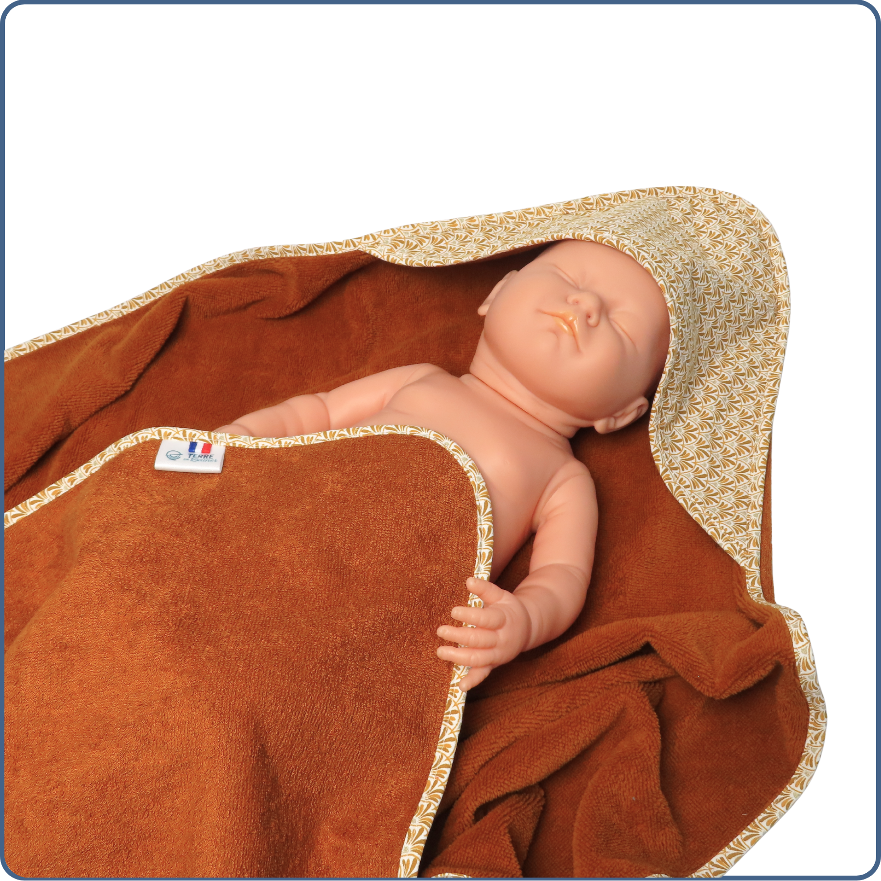 Cape de bain bébé, éponge bambou bio très douce, couleur toffee, taille 0-4 ans, cousue main par Terre de Baïnes.